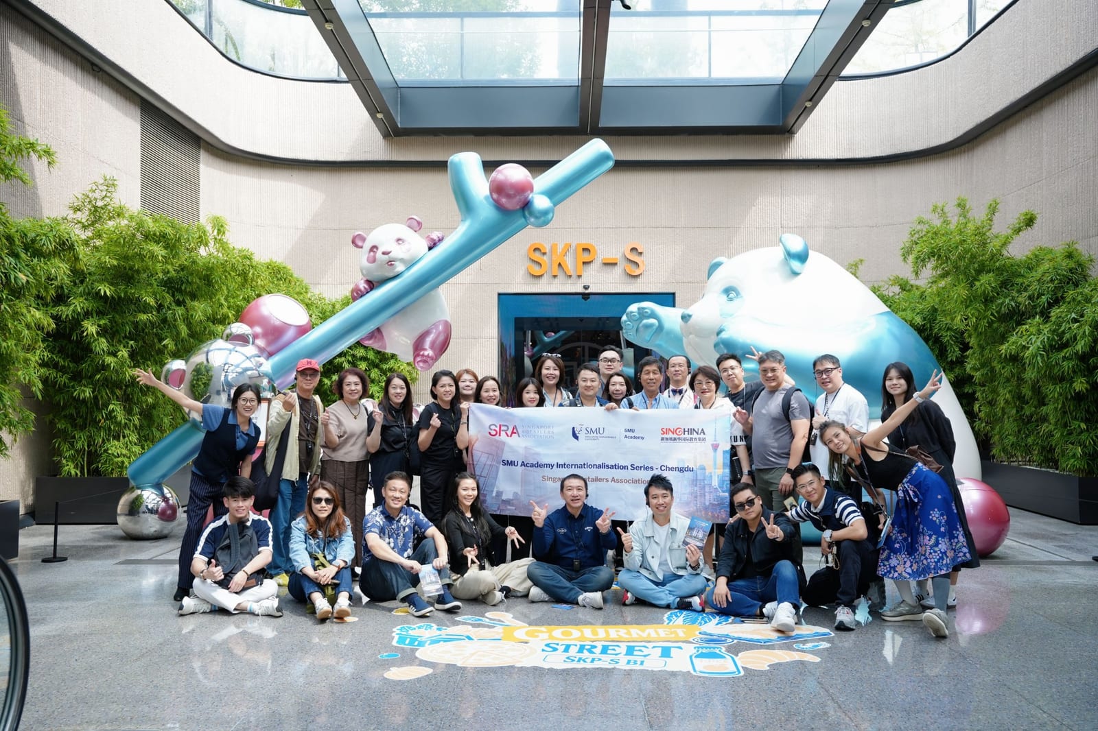 The delegation at Chengdu SKP
